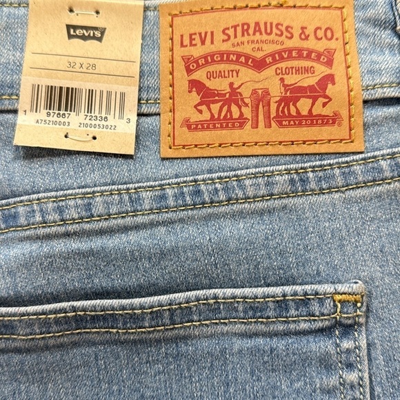 NWT Levi’s Jeans Women's Light Blue Jeans W32 L28 - Picture 6 of 6